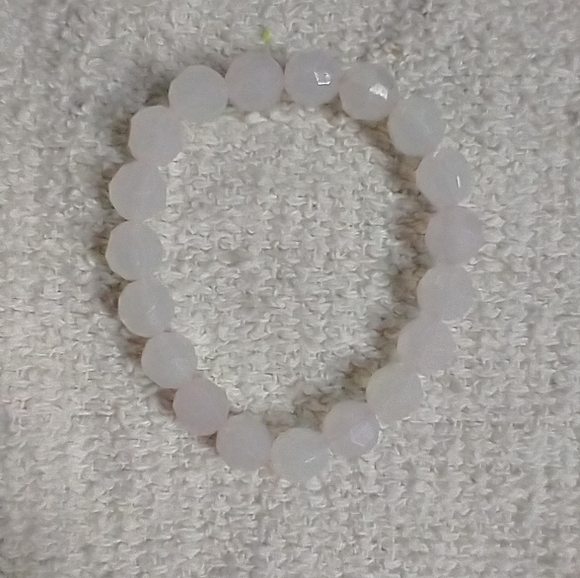 Very small plastic beads light pink stretch Bracelet - Picture 1 of 3